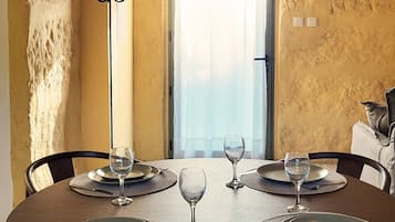 Hus, 3 soverom, terrasse | Spisestue