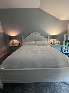 Room - East Quogue dream with outdoor turf, sport court and more (East Quogue)