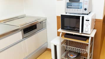 Appartement Confort, 1 chambre, vue ville | Cuisine privée | Réfrigérateur, micro-ondes, grille-pain, cuiseur de riz
