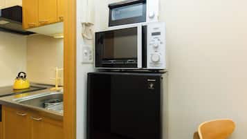 Comfort Apartment, 1 Bedroom, City View | Private kitchen | Fridge, microwave, toaster, rice cooker