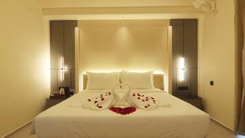 Deluxe Villa, Air conditioning | Hypo-allergenic bedding, desk, soundproofing, free WiFi