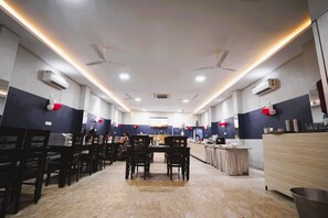 Deluxe Double Room, City View | Dining - The New Temptation Ultimate Katra Rd (Prayagraj)