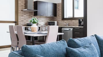 Villa, 3 Bedrooms, Private Pool, City View | Dining
