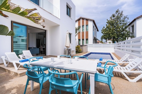 Sea La Vie 3-BR Villa & Pool in Protaras