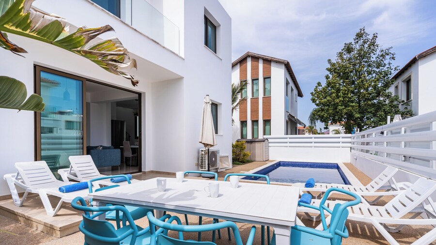 Sea La Vie 3-BR Villa & Pool in Protaras