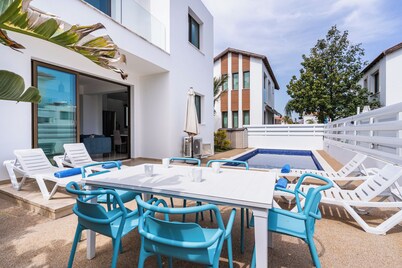 Sea La Vie 3-BR Villa & Pool in Protaras