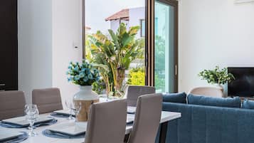 Villa, 3 Bedrooms, Private Pool, City View | Dining