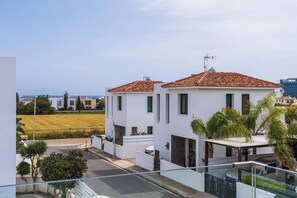 Villa, 3 Bedrooms, Private Pool, City View | Pemandangan dari bilik
