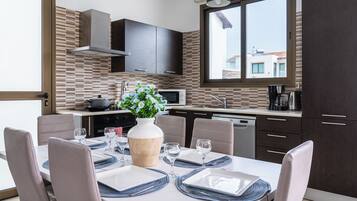 Villa, 3 Bedrooms, Private Pool, City View | Dining