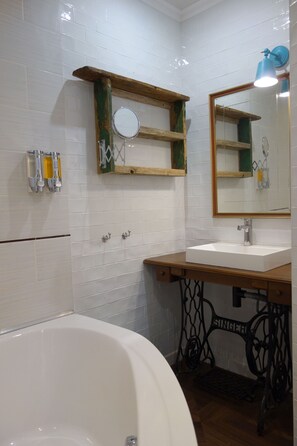 Bathroom - House with river access and sauna at the foot of the château, La Flèche zoo and 24h (Durtal)