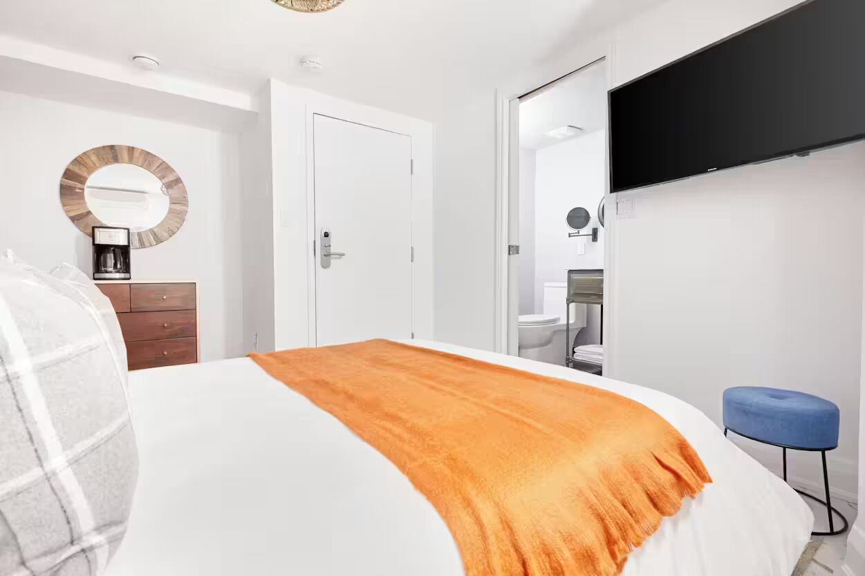 Classic Studio Suite, City View