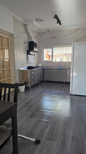 Private kitchen - Cozy room near airport (Morley)