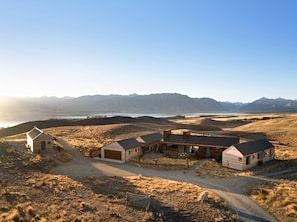 Exterior - Te Toka Villa- Wake to Views, Sleep Under Stars by Ohana (Tekapo)