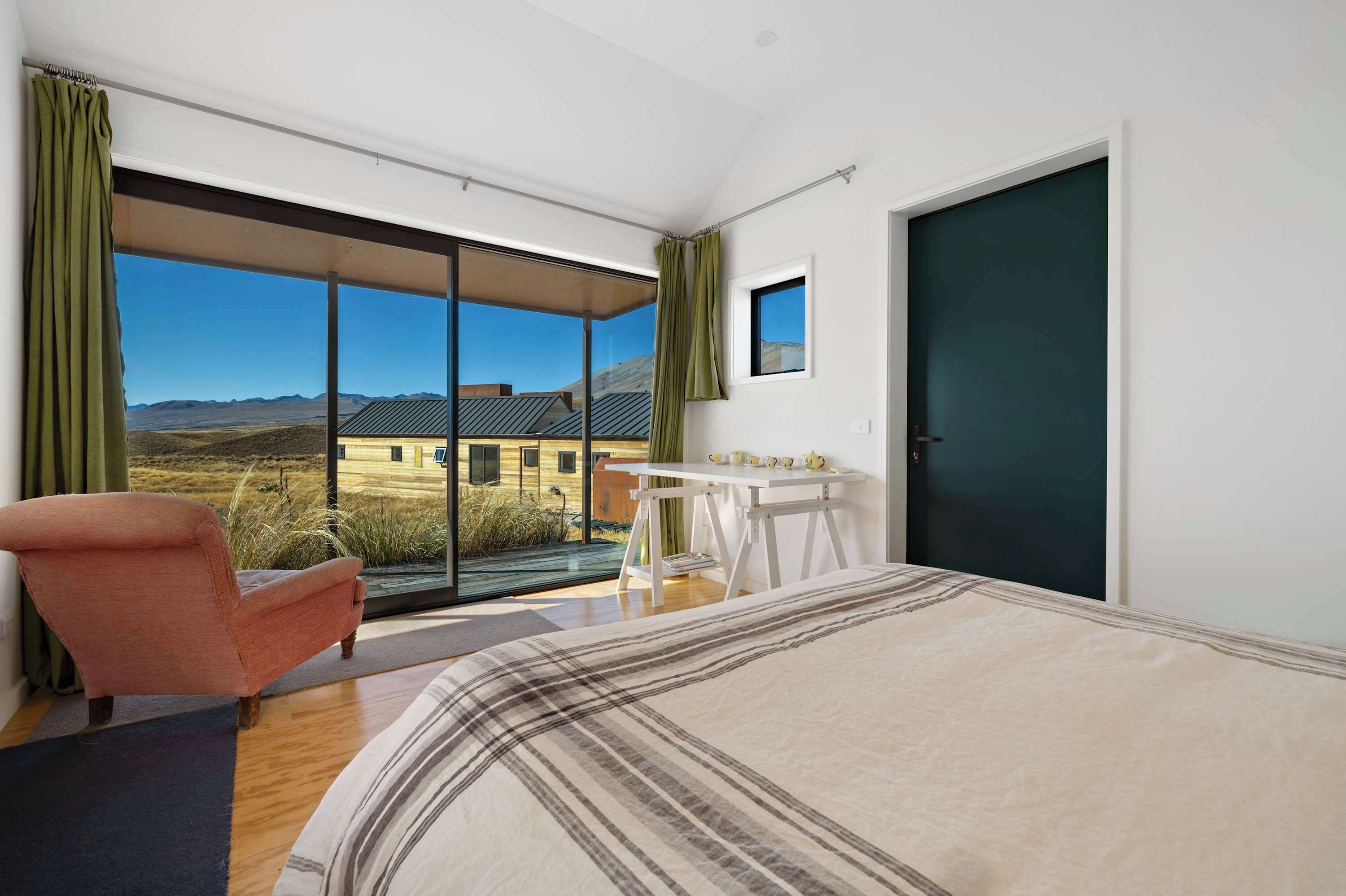 4 bedrooms, desk, iron/ironing board, WiFi