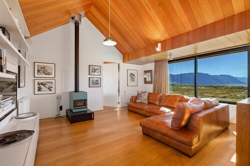 Te Toka Villa- Wake to Views, Sleep Under Stars by Ohana