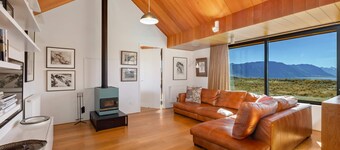 Te Toka Villa- Wake to Views, Sleep Under Stars by Ohana