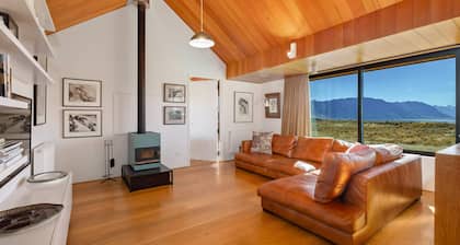 Te Toka Villa- Wake to Views, Sleep Under Stars by Ohana