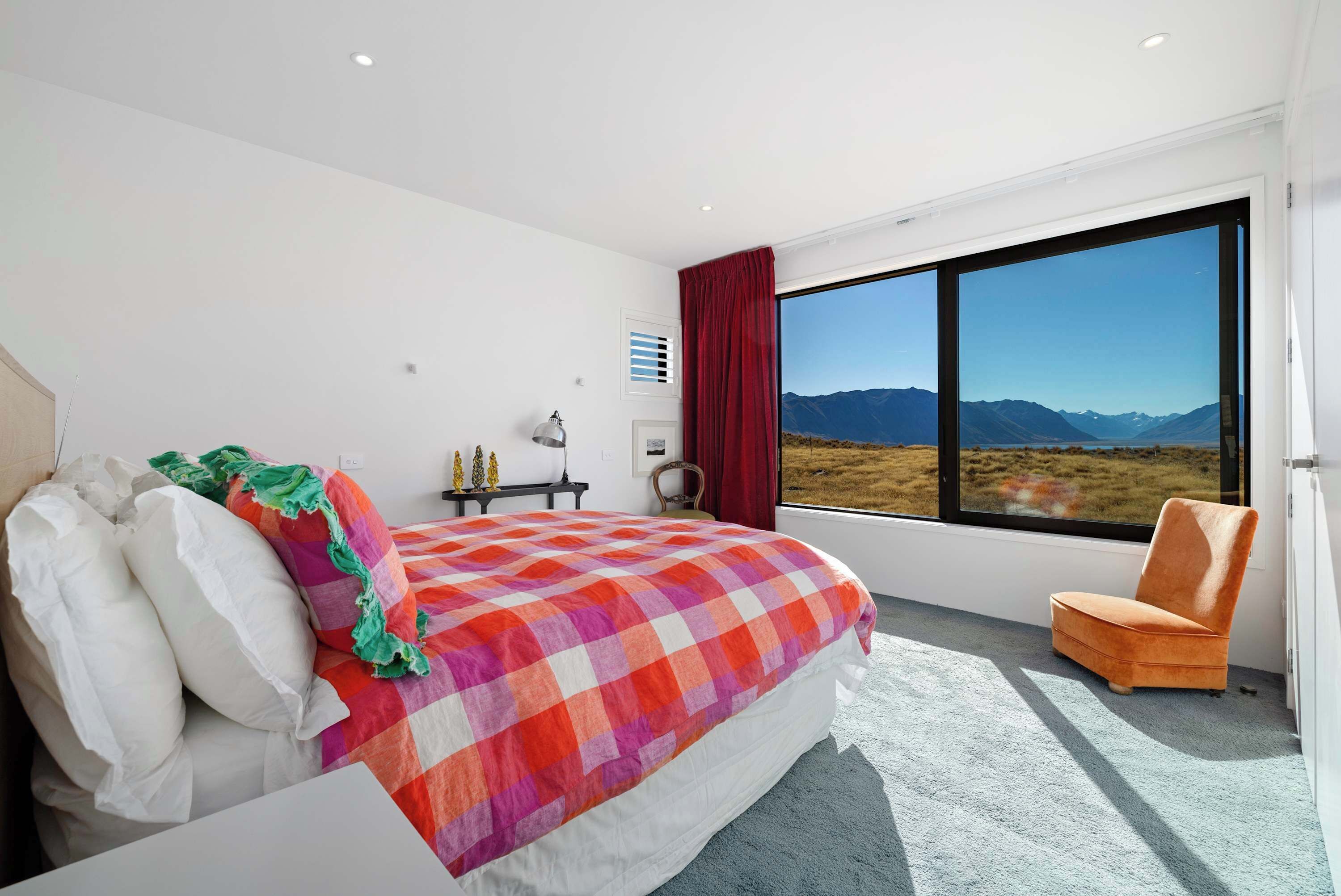 4 bedrooms, desk, iron/ironing board, WiFi