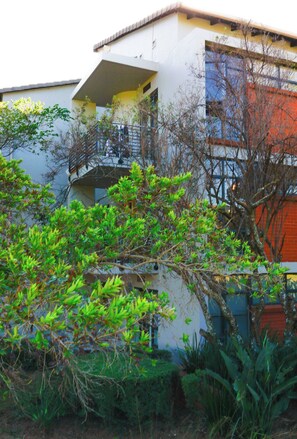 Exterior - Modern, Cozy & Serene 1BR Apartment (Johannesburg)