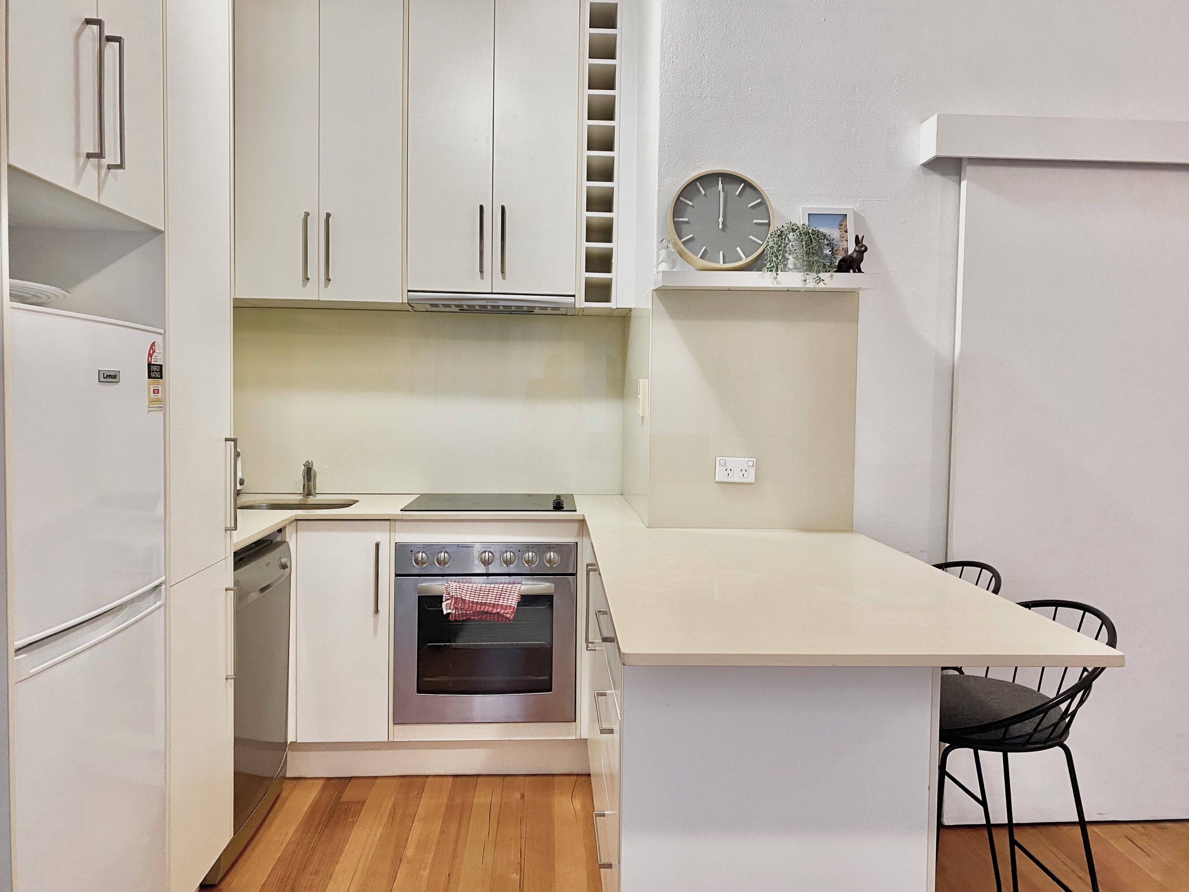 Fridge, oven, stovetop, dishwasher