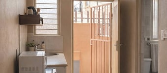 Cozy Private Studio Flat in Westdene, Johannesburg