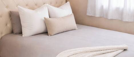 1 habitación, tabla de planchar con plancha, internet y ropa de cama