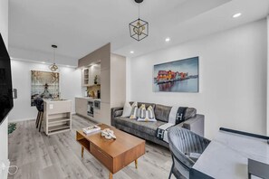 Living area - Estate Entertainment District Hotel (Toronto)