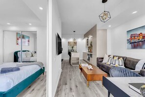 Classic Double or Twin Room - Estate Entertainment District Hotel (Toronto)