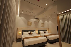 Room - Balaji Hotel (Somnath)