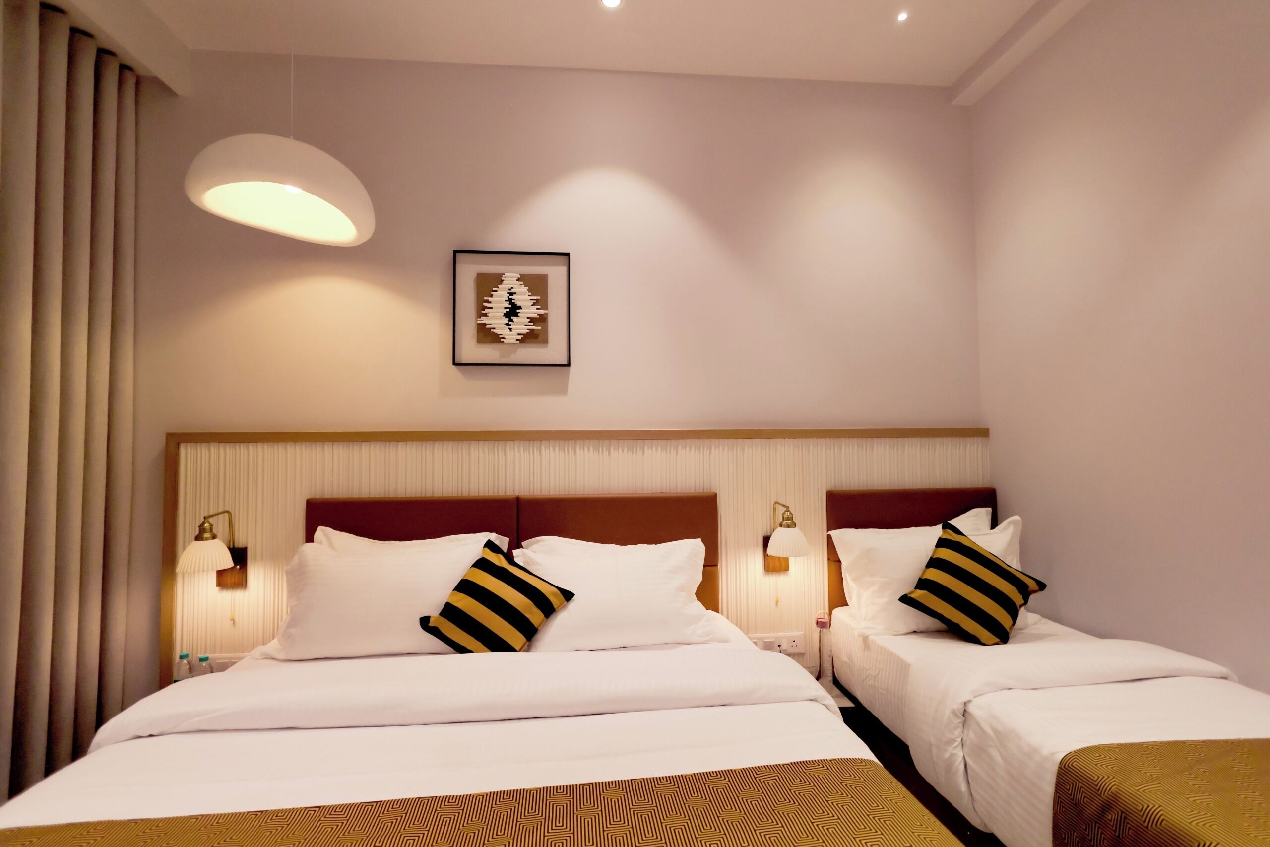 Habitación triple superior, vista a la ciudad