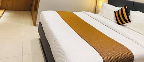 Chambre Standard double, vue sur la ville | Draps en coton égyptien, literie de qualité, couette en duvet