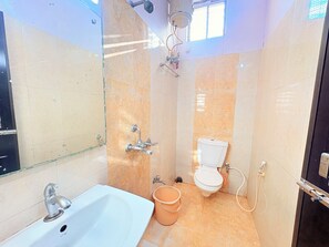 Deluxe dubbelrum - utsikt mot stranden | Badrum