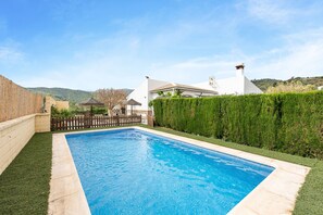 Pool - Holiday Home 'Encanto Rural' with Mountain Views, Wi-Fi, and Air Conditioning (Riogordo)