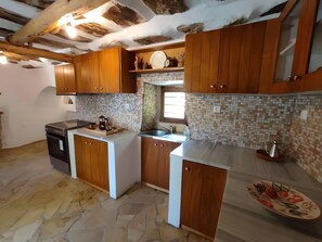 Frigorífico, horno, placa de cocina y cafetera o tetera