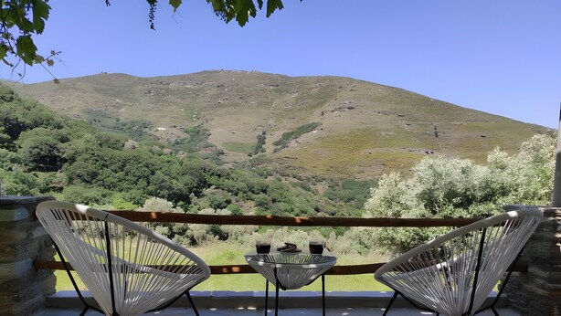 A terrace with two white wicker chairs and a small table, overlooking a mountainous landscape. - Country House 'Ktima Kariofillis' with Mountain View and Private Terrace (Révmata)
