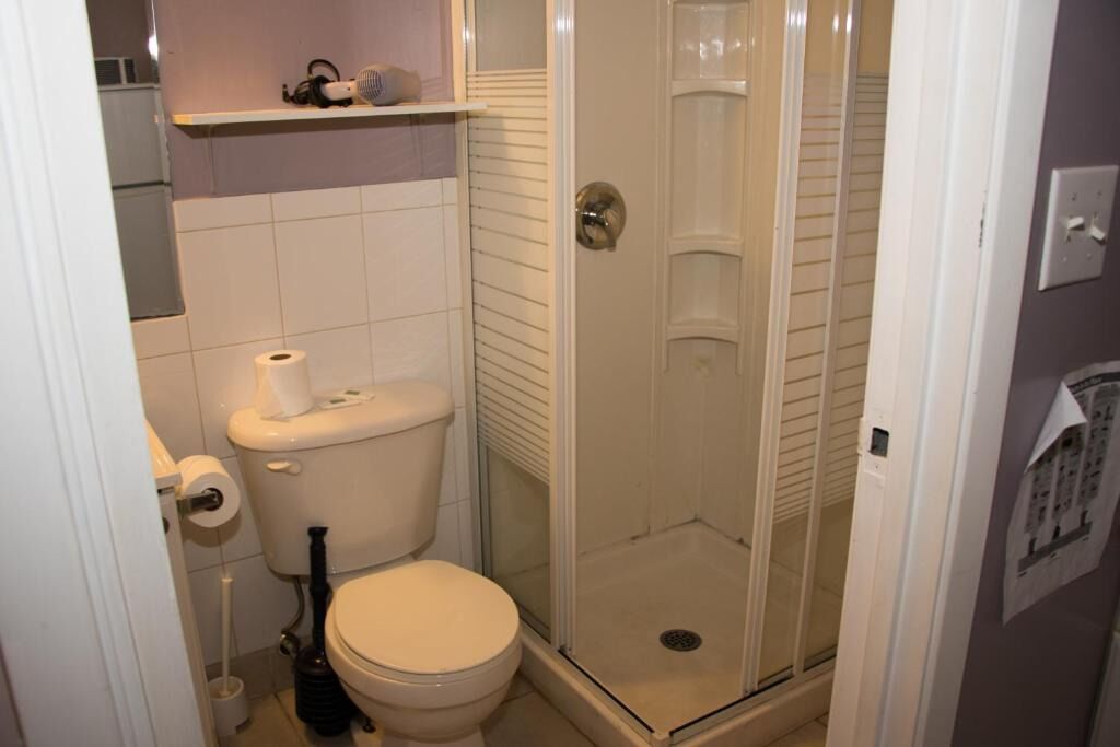 Classic Room | Bathroom | Hair dryer, towels, soap, shampoo
