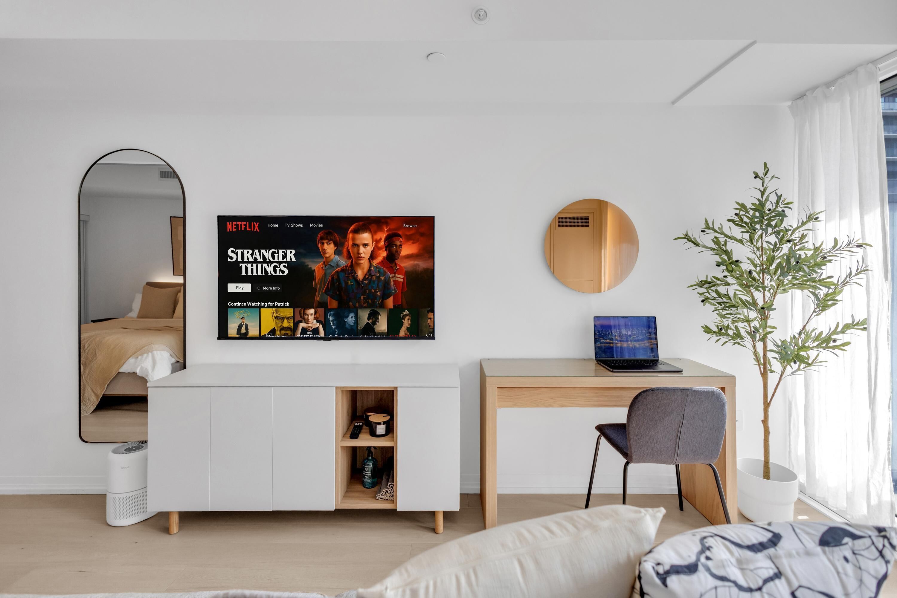 Deluxe Suite, 1 Bedroom, Non Smoking, City View | Living area