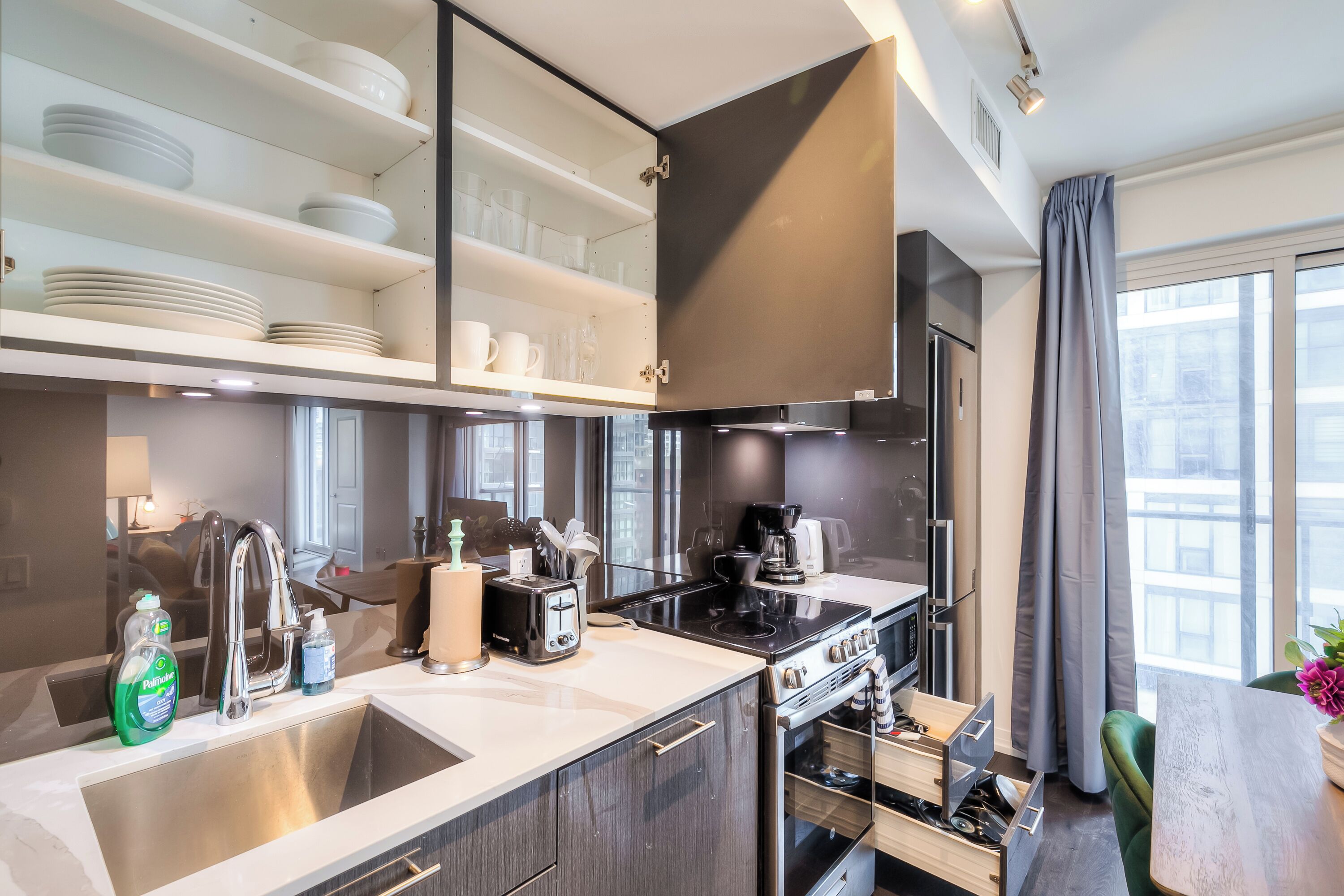 Suite Majestueuse, 2 chambres, non-fumeurs, 2 salles de bains | Cuisine privée | Réfrigérateur, micro-ondes, four, plaque de cuisson
