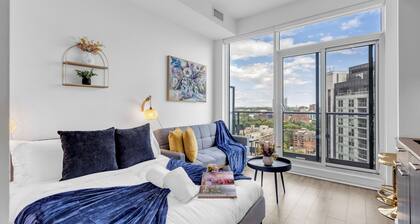 Downtown East Hotel & Suites
