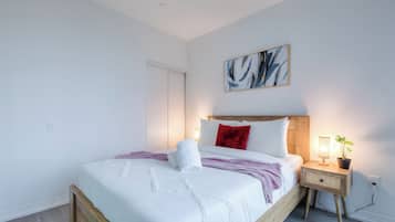 Decoración personalizada, muebles diferentes y cortinas blackout