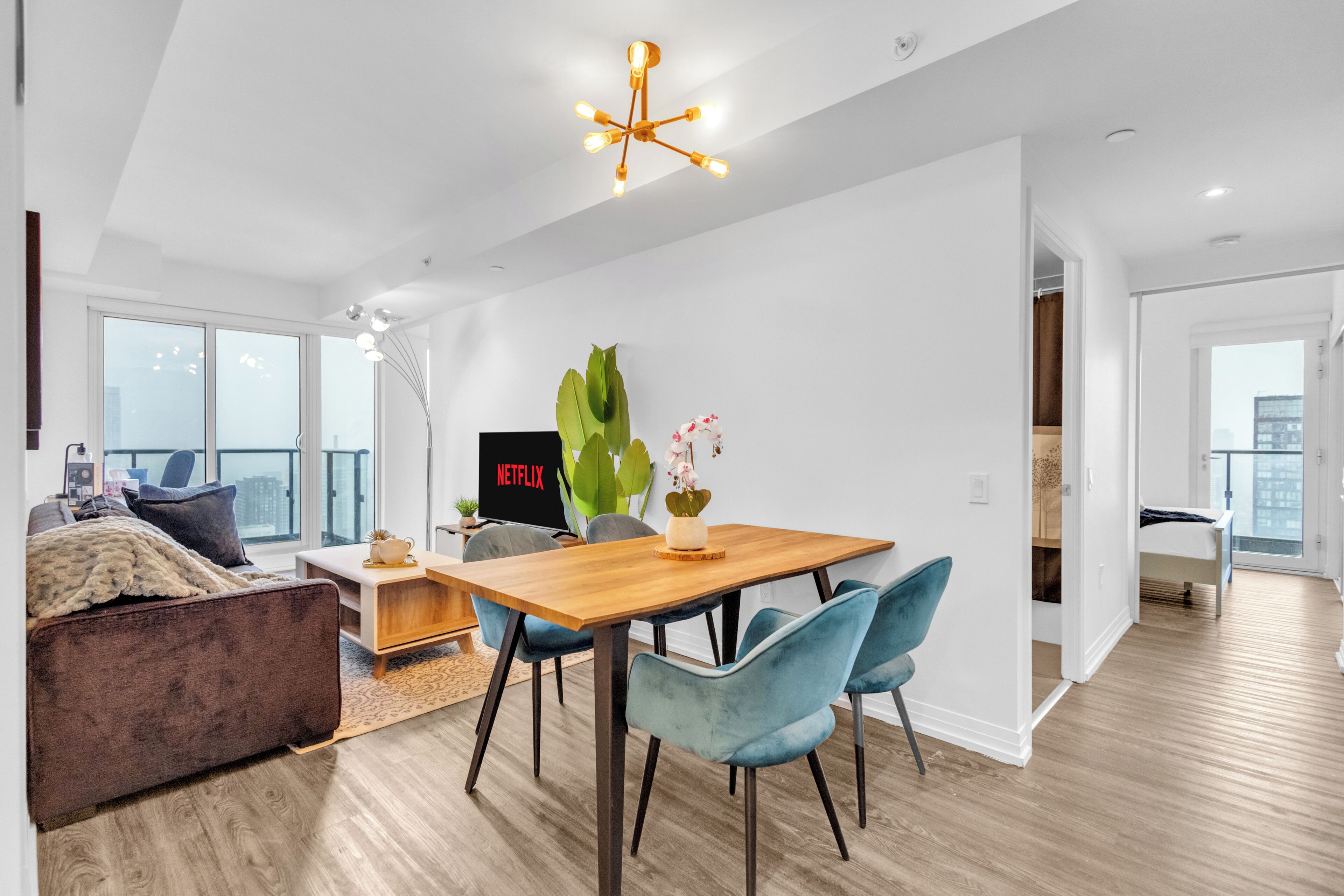 Suite Supérieure, 3 chambres, 2 salles de bains, vue ville | Restauration dans la chambre