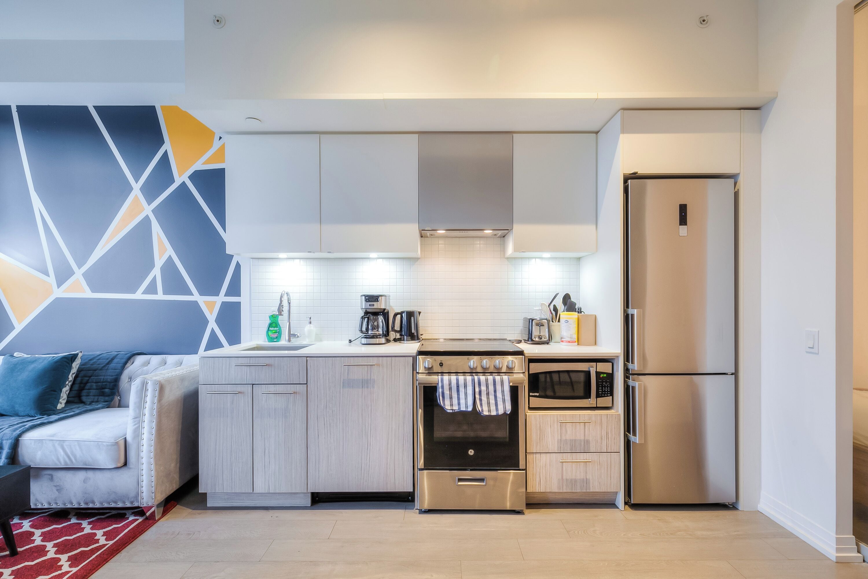 Executive Suite, 2 Bedrooms, Non Smoking, City View | Private kitchen | Fridge, microwave, oven, stovetop