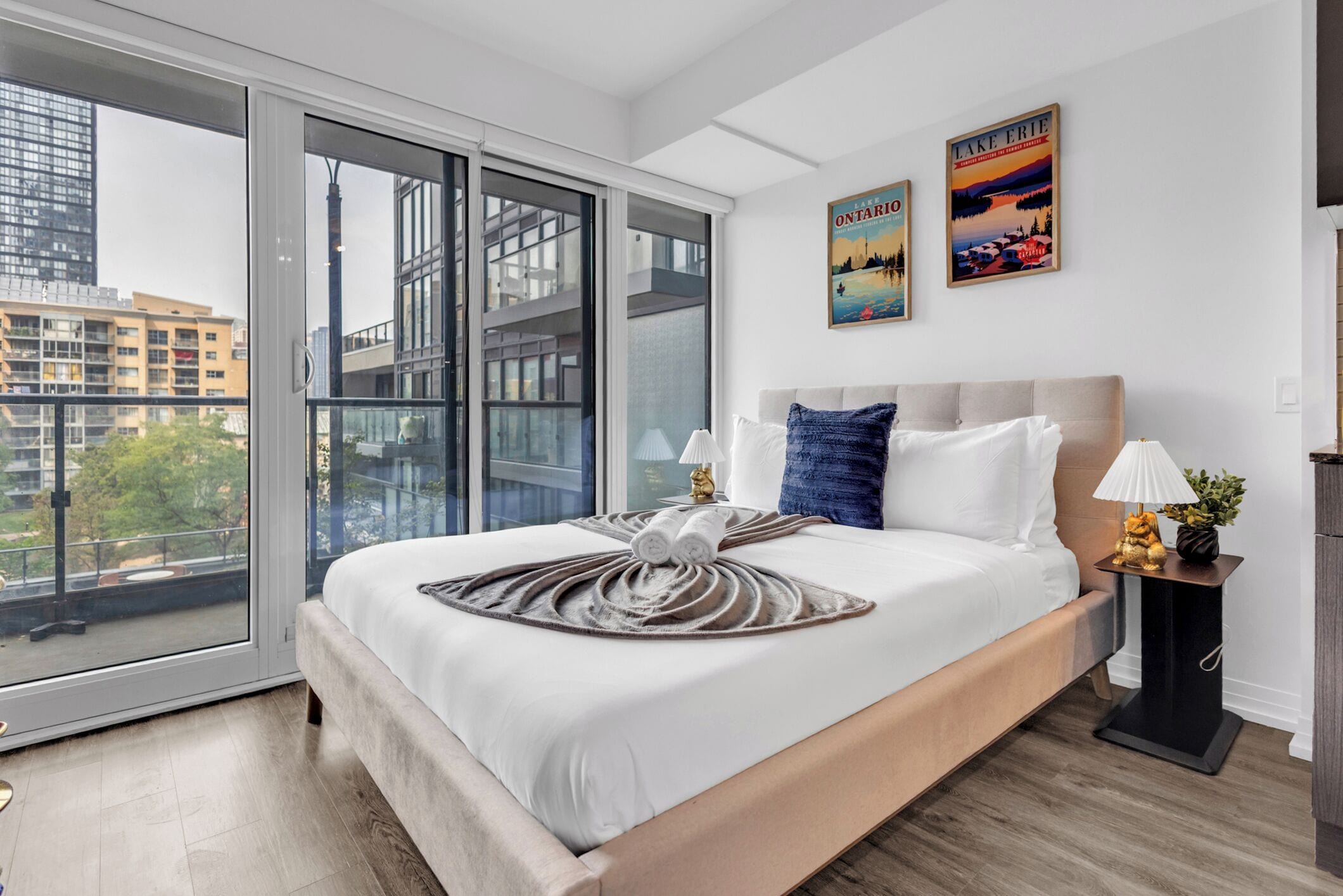Classic Studio Suite, 1 Queen Bed with Sofa bed, Non Smoking, Private Bathroom | Living area | 50-inch flat-screen TV with digital channels