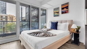 Classic Studio Suite, 1 Queen Bed with Sofa bed, Non Smoking, Private Bathroom | Living area | 50-inch flat-screen TV with digital channels