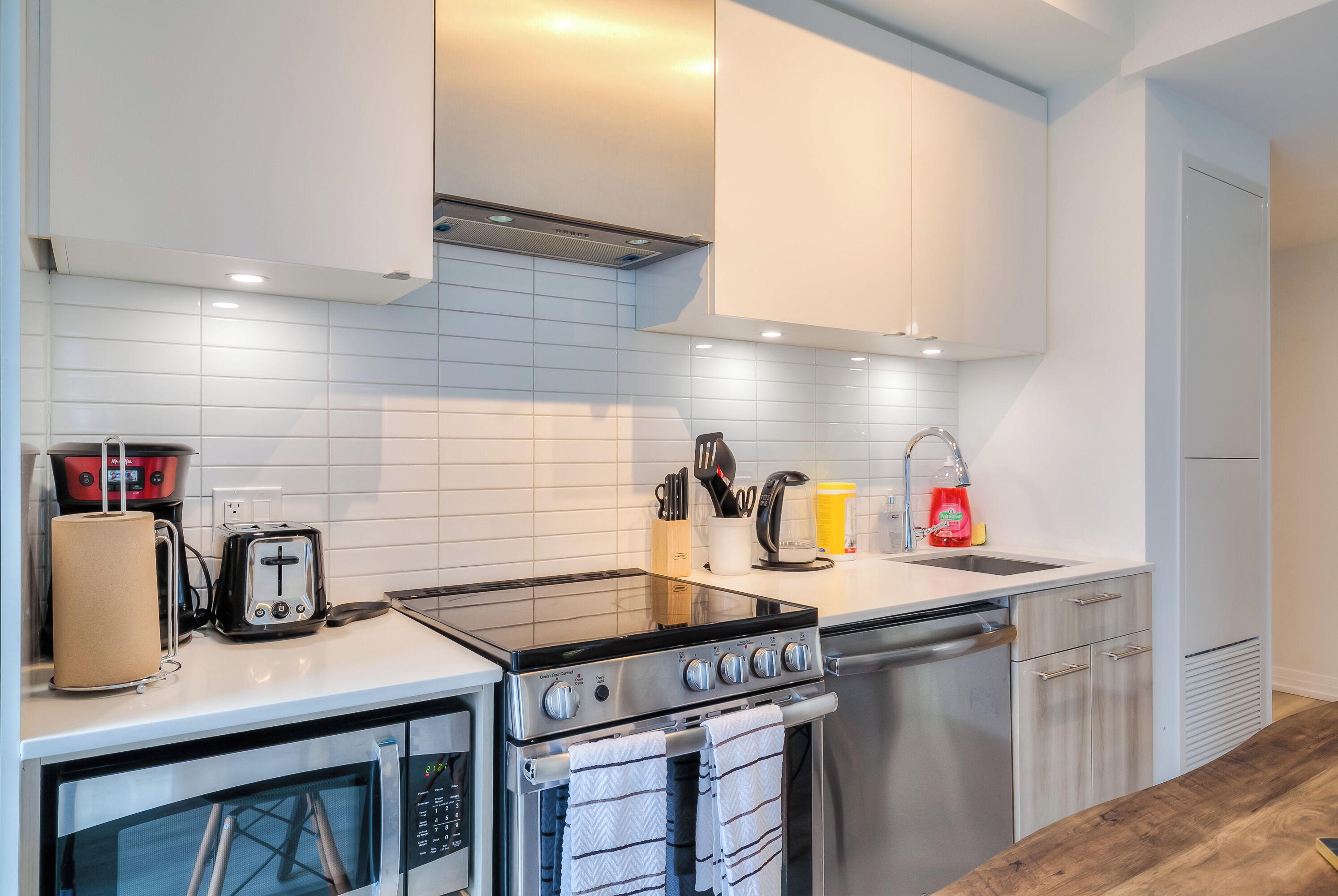 Refrigerador, microondas, horno, placa de cocina