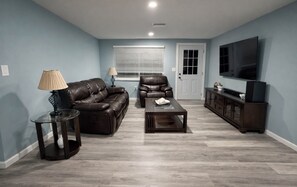 Living area - Modern & Cozy 2/2 • Fully Updated • Great Location (Holiday)