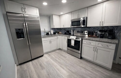 Modern & Cozy 2/2 • Fully Updated • Great Location