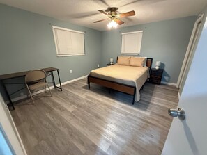 2 habitaciones, tabla de planchar con plancha, wifi y ropa de cama 