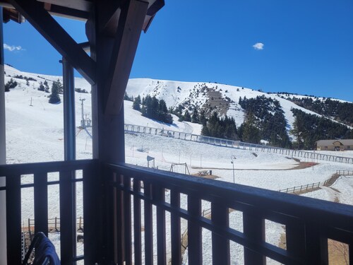 Cosy apartment, superb view at the foot of the slopes.