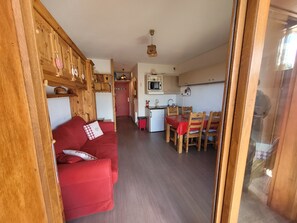 TV - Cosy apartment, superb view at the foot of the slopes. (Selonnet)